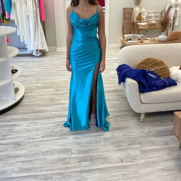 Beautiful blue gown! - Picture 2 of 2
